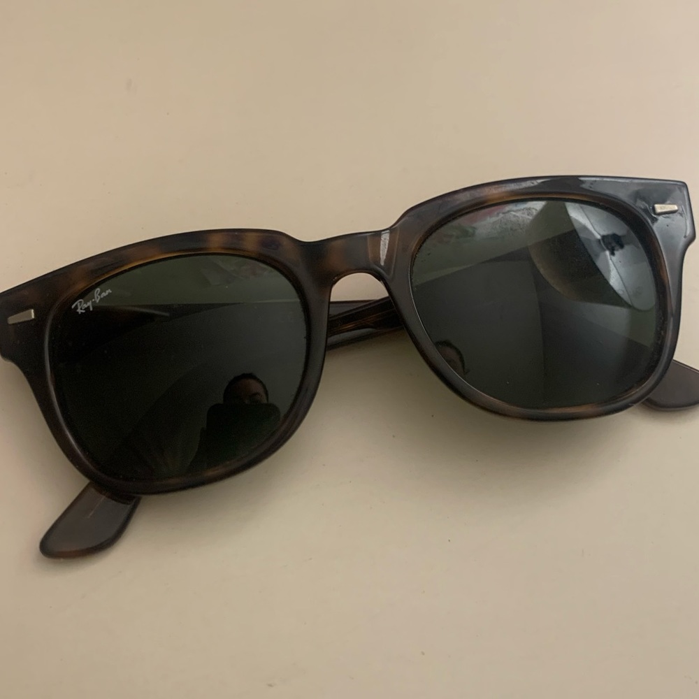 Iike new Ray Ban tortoise shell wayfarer sunglasse